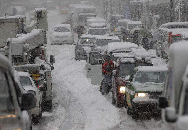 Heavy snow impacts on traffic in eastern Japan