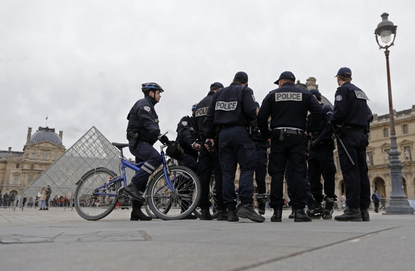 Paris Louvre museum reopens after closure