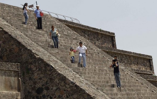 Robot discovers 3 ancient chambers at Teotihuacan