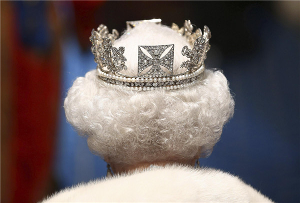 Queen Elizabeth opens Parliament