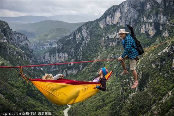 Daredevil musicians' gig in the sky