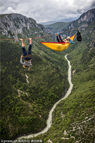 Daredevil musicians' gig in the sky