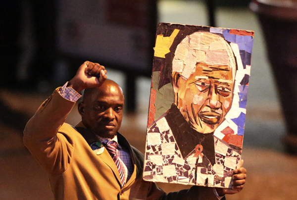 Mandela still critical, Zuma cancels trip