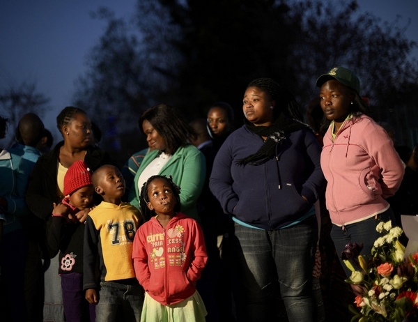 People pay respect to Mandela