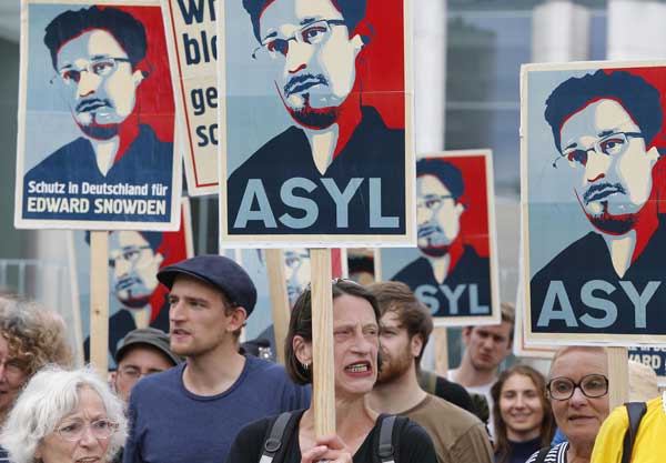 Russia not to decide Snowden's fate: diplomat