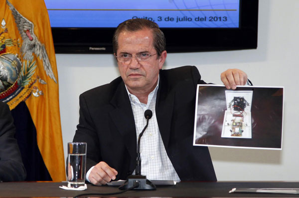 Ecuador's Foreign Minister Ricardo Patino shows a picture of a hidden spy microphone uncovered at the office of Ana Alban, the Ecuadorean ambassador to the United Kingdom, during a news conference in Quito, July 3, 2013. Ecuador finds spy mic for Assange meeting