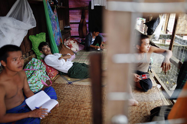 Myanmar's heroin addicts resort religion's helpu