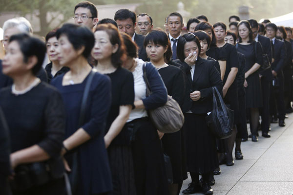 Two Japanese ministers visit Yasukuni shrine