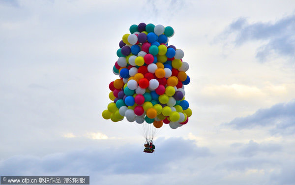 Man using cluster balloons lands in Newfoundland