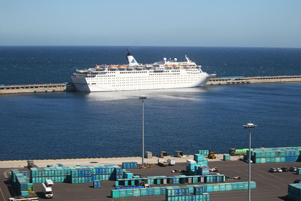 Detained Chiness cruise liner departs for Tianjin