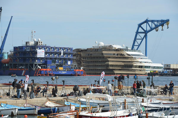 Shipwrecked Concordia lift upright