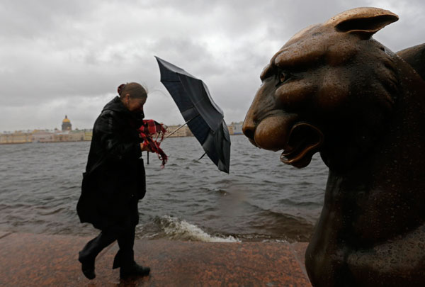 Strong storm hits Russia