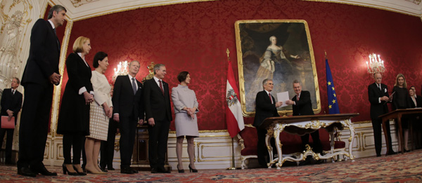Austria's new government sworn in