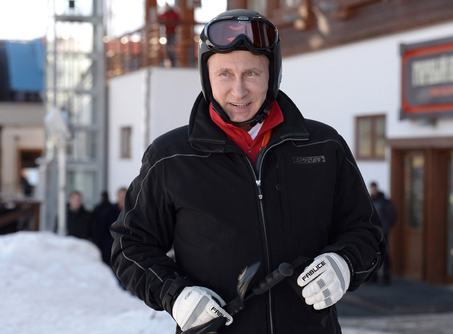 Putin visits ski centre near Sochi