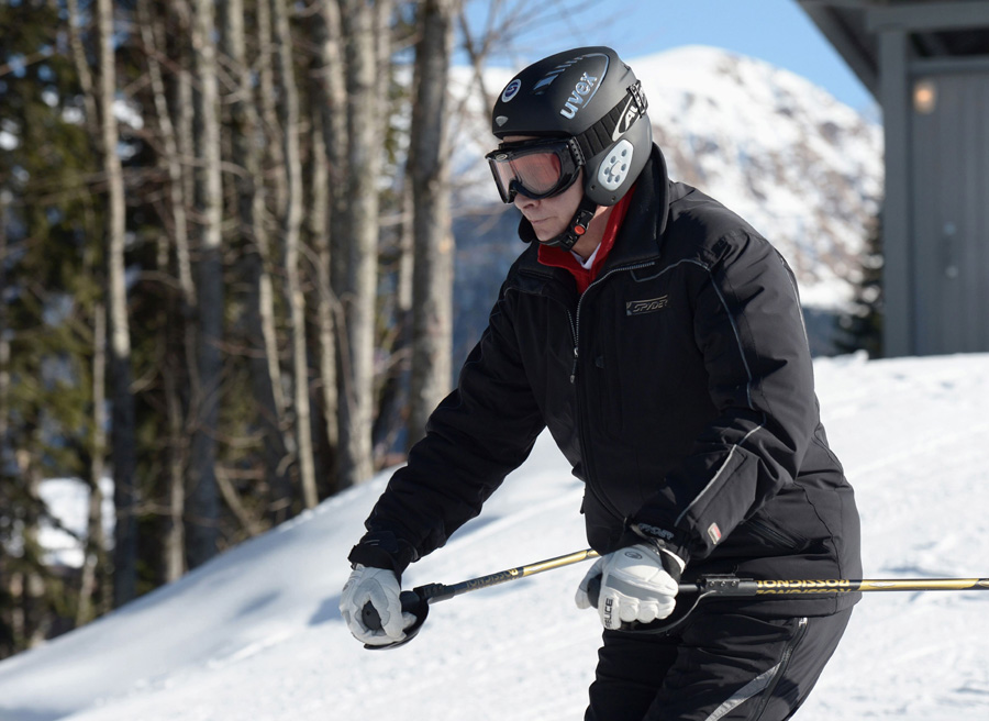 Putin visits ski centre near Sochi