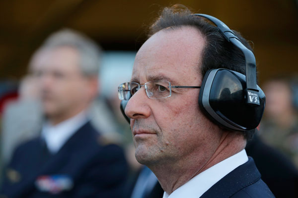 Hollande considers legal action over alleged affair