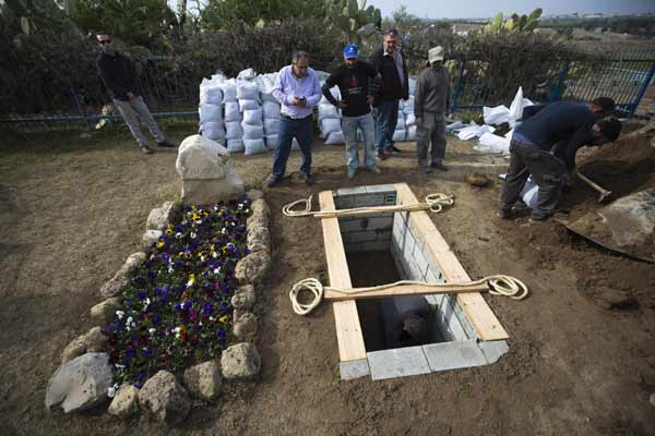 Body of Israel's Ariel Sharon lies in state