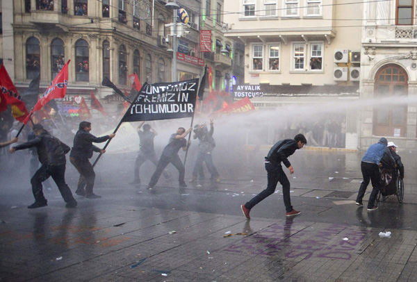 Turks heckle Erdogan after mining disaster