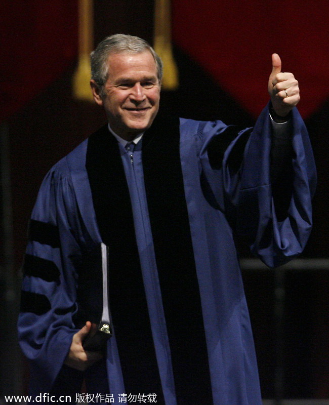 World leaders wear gowns to collect certificates