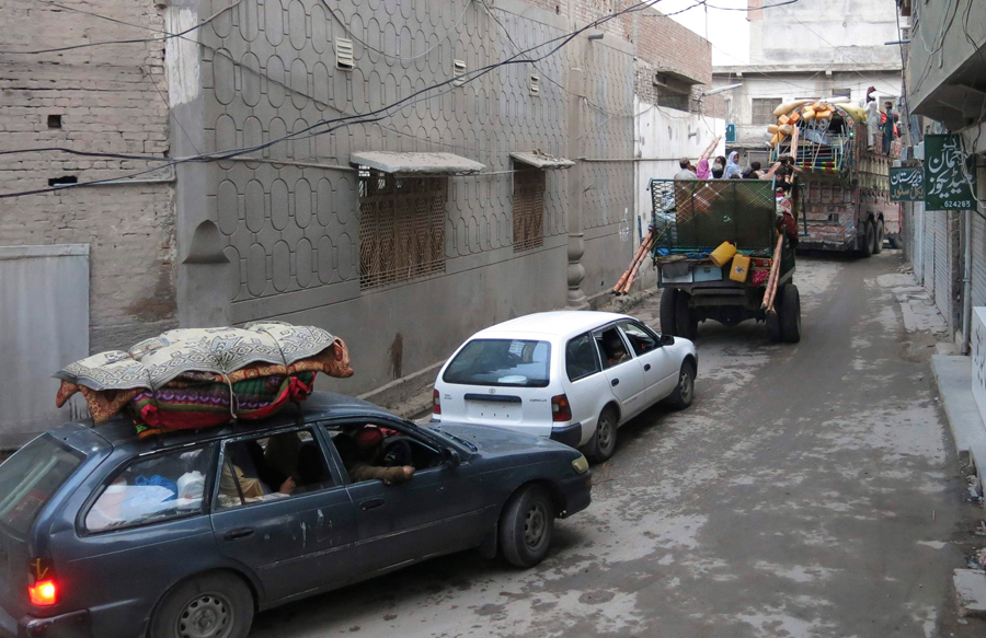 Pakistani civilians flee from N Waziristan