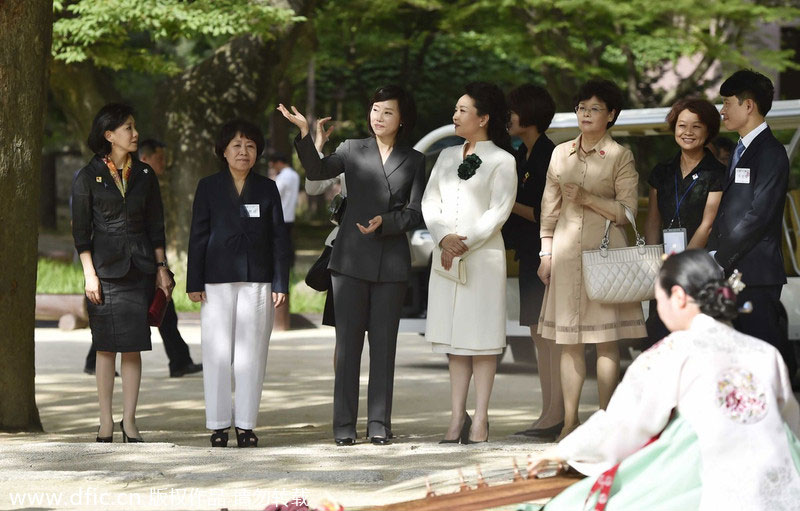 First lady Peng visits S. Korean heritage sites