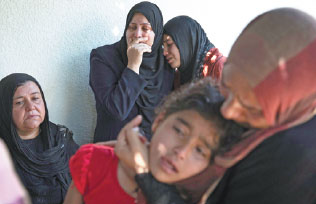 Shelling of Gaza school kills at least 15; toll passes 800
