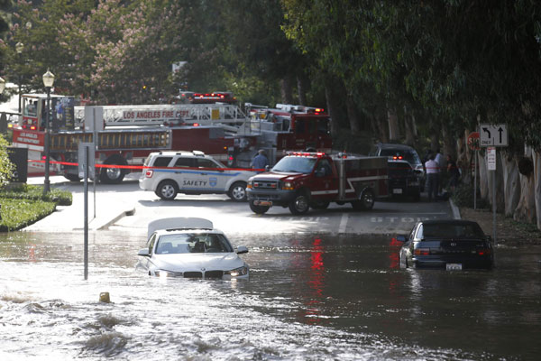 Broken water main floods UCLA