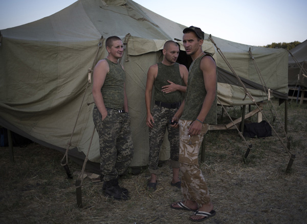 Ukrainian troops seek asylum in Russia
