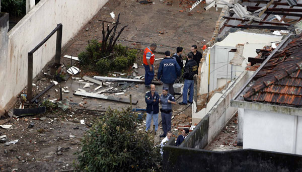 Brazil presidential candidate Campos killed in plane crash