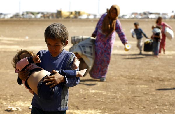 Over 130,000 Syrian refugees cross into Turkey over weekend