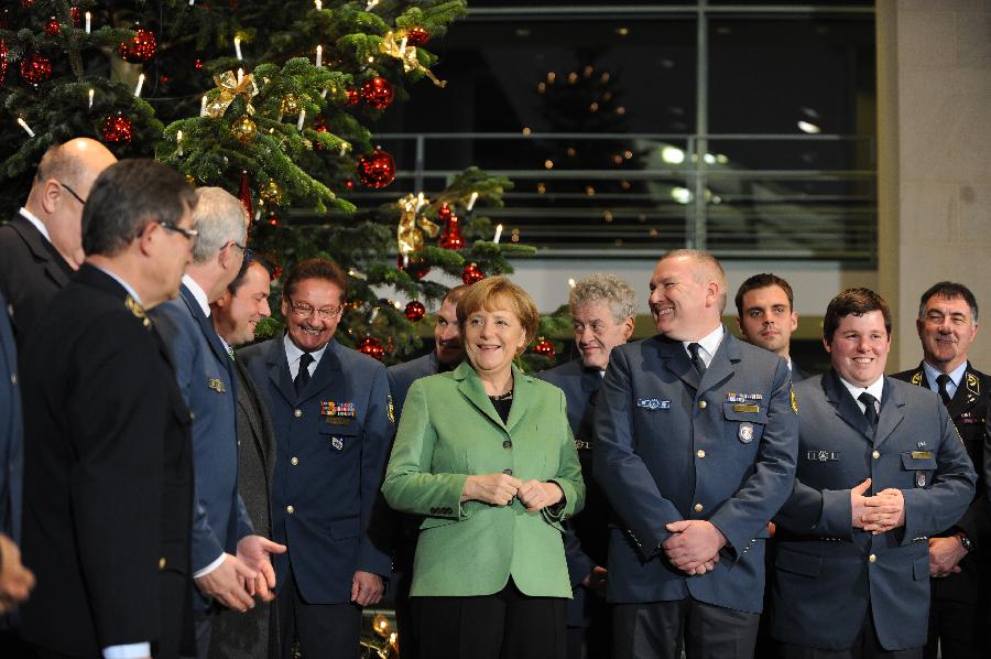 Merkel attends Christmas tree lighting ceremony in Berlin