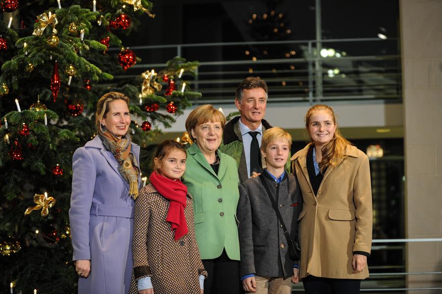 Merkel attends Christmas tree lighting ceremony in Berlin