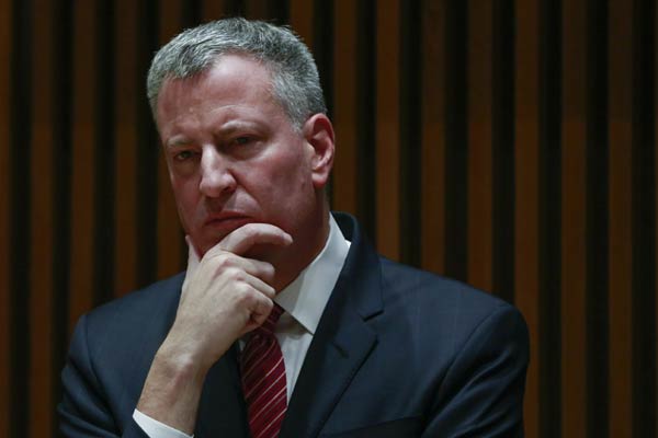 NY mayor brushes off reports of police arrests slowdown