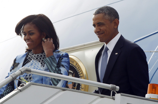 US President Barack Obama arrives in India on three-day tour