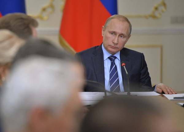 Putin sets government main task of ensuring social stability