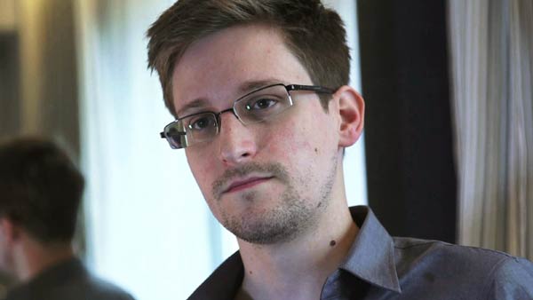 Snowden appears with Poitras by video link ahead of Oscars