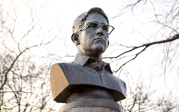 Bust of Edward Snowden sneaked into, removed from NYC park