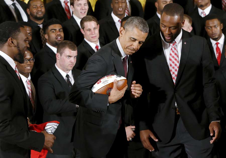 Obama welcomes NCAA football champion at White House