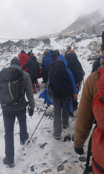 17 killed, 61 injured in Mount Qomolangma avalanche