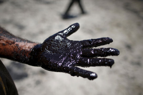 Crews work to clean California beach fouled by oil pipeline spill