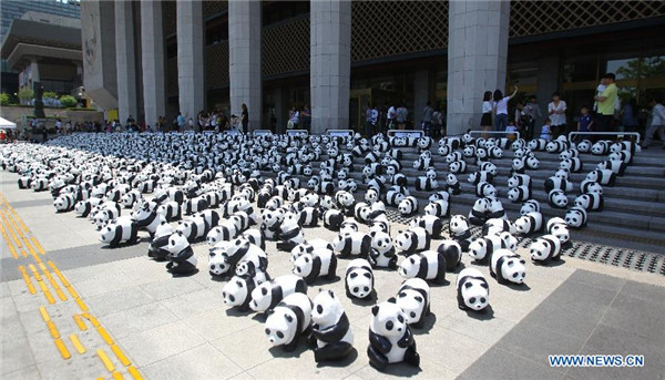 1,600 paper-made panda sculptures displayed in Seoul