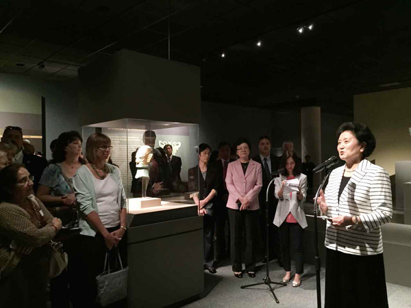 Liu visits Houston Museum of Natural Science