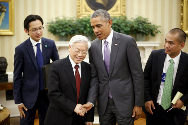Obama meets with Vietnamese leader to expand ties