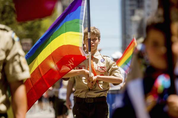 Boy Scouts lift blanket ban on gay adult leaders
