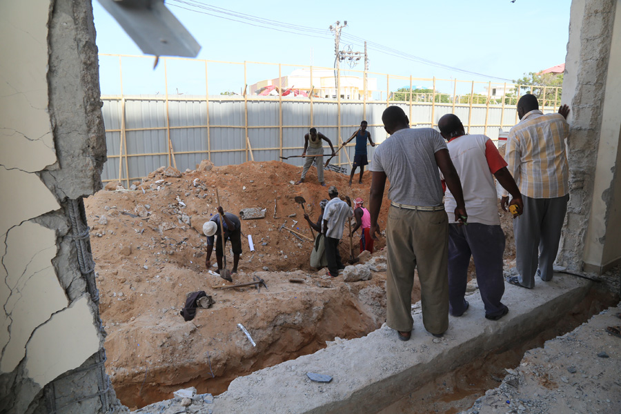 Clear-up continues after deadly Somalia bombing