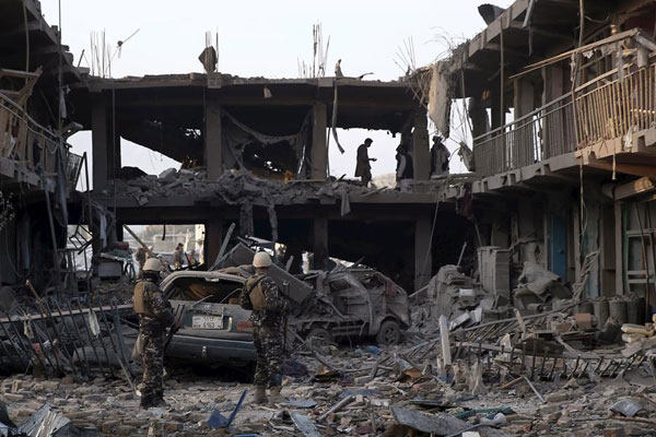 8 killed, 400 injured in Kabul truck bombing