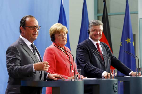 Merkel, Hollande urge common European asylum policy