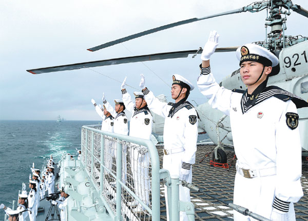 Chinese, Russian navies complete 9-day joint exercise, hold parade