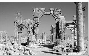 IS destroys historic Arch of Triumph in Palmyra