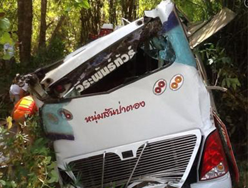 11 Chinese killed as bus plunges off road in Thailand